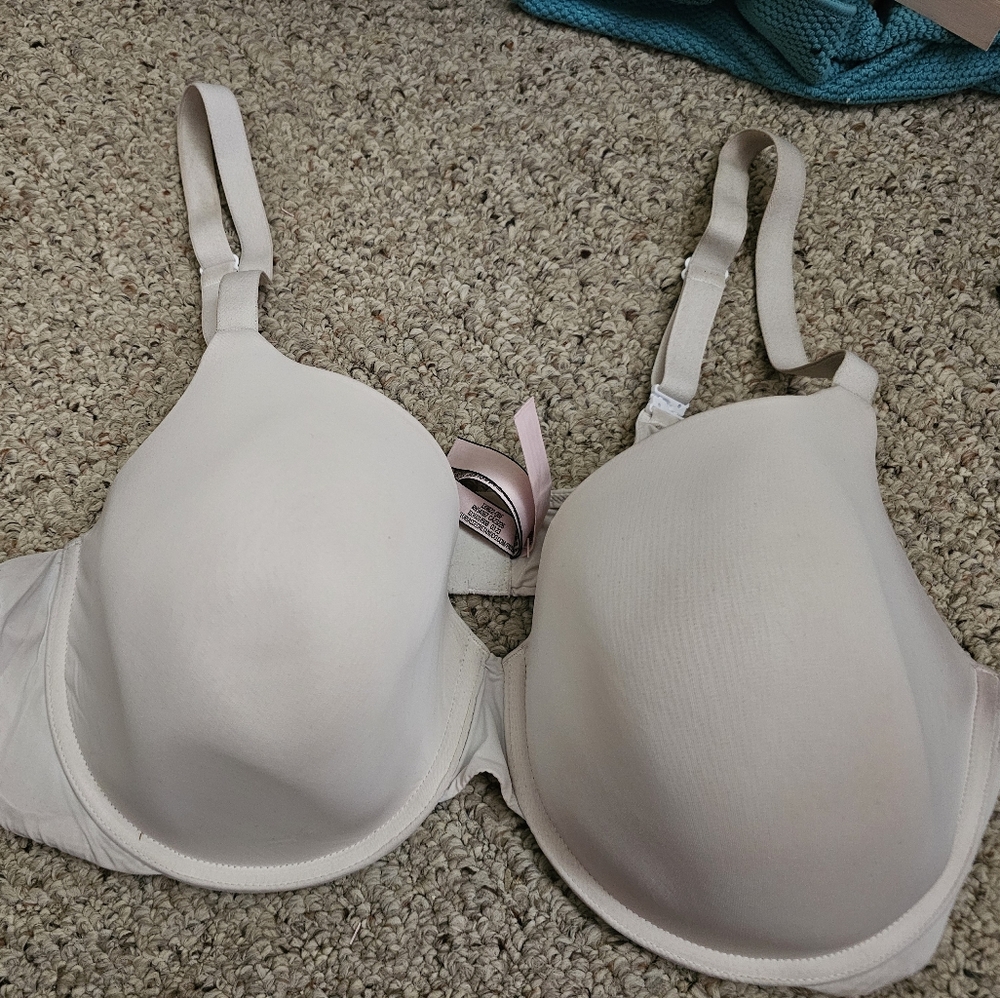 Victoria's Secret Cream Bra